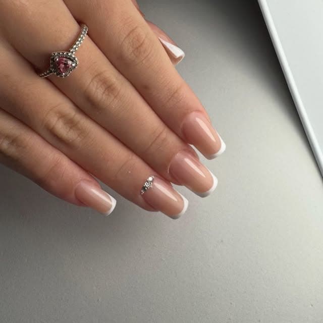 French sottile su unghie corte